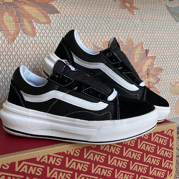 Vans WMNS Oid Skool Over
Black/White
VN0A7Q5EBA2
Sneakers Platforms - Picture 6 of 16